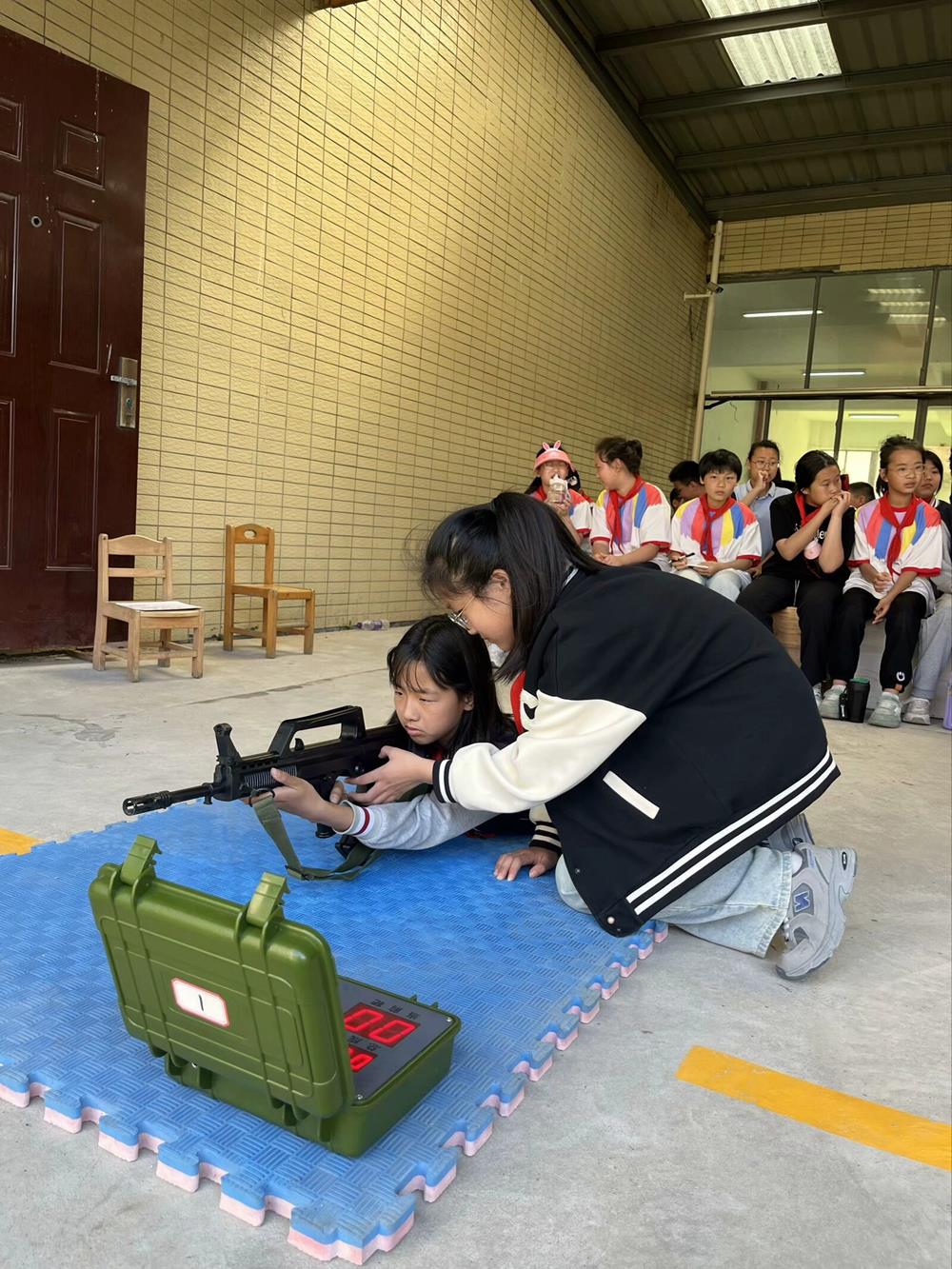 9b4350fa870e4eeaa33cdce664a02f8a.jpg 9b4350fa870e4eeaa33cdce664a02f8a.jpg